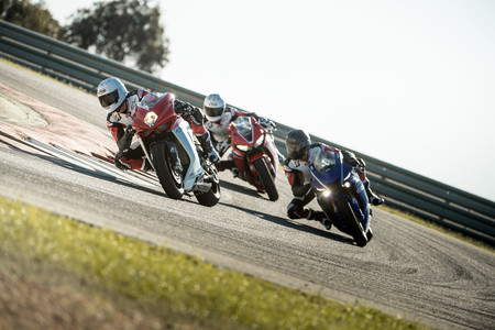 Bridgestone Battlax Racing R11: slick rayados hasta 1,3% más rápidos en pista