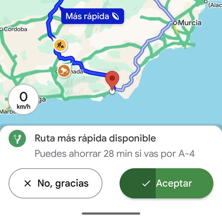 Captura de pantalla mostrando el aviso de "nueva ruta más rápida disponible" de Google Maps