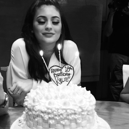 Da gusto cumplir los 18 como Kylie Jenner con semejantes fiestones y regalazos