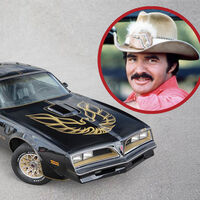 Un director de Pontiac le prometió a Burt Reynolds un Trans Am nuevo al año de por vida por sacarlo en pantalla. Su sucesor cortó el grifo por un motivo que nada tenía que ver con coches