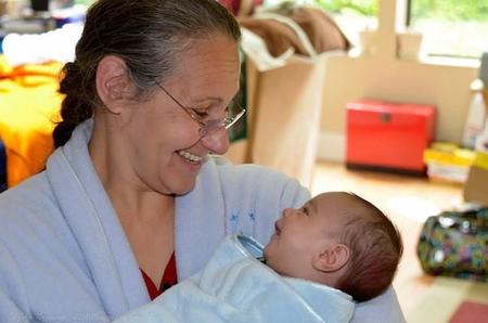 En España uno de cada tres hogares españoles con hijos requiere de la ayuda de niñeras