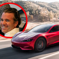 A Tesla quer que continuemos sonhando; já está oito anos atrasada, mas afirma que o Roadster "será um carro incrível porque desafiará as leis da física" 