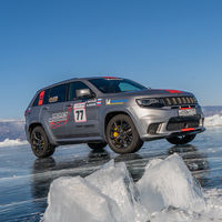 Los 717 CV del Jeep Grand Cherokee Trackhawk lo han convertido en el SUV más rápido del mundo... ¡sobre hielo! 