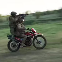 Las grandes ganadoras de la guerra entre Rusia y Ucrania están siendo las motos chinas baratas. Por 1.500 euros son el arma más preciada