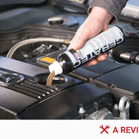 Después de 30 y pico años echando gasolina, un experto me ha dado la razón: los aditivos para el coche no valen para nada 