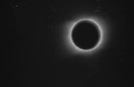 Estas imágenes en movimiento son del 1900 y son las primeras en registrar un eclipse solar total