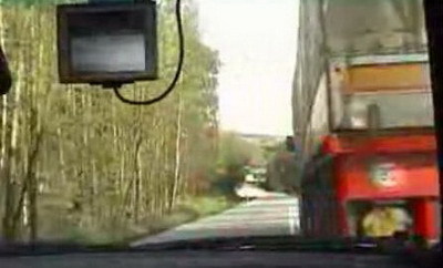 Locuras por la autopista y carreteras secundarias: a 177 km/h de media con tráfico denso