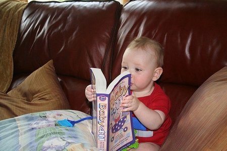 No, el bebé no puede leer a los nueve meses