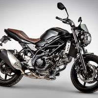 La Suzuki SV650 se vuelve Scrambler, aunque sólo para Francia (por suerte)