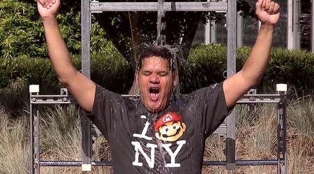 Reggie Fils-Aime no podía faltar a su cita con el cubo de agua fría para combatir la ELA