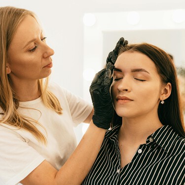 Este lápiz de cejas de Druni es para pieles sensibles y consigue un efecto de ceja más poblada súper natural