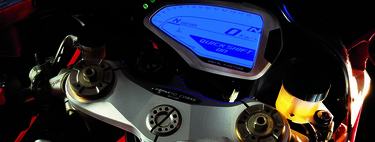 Adiós a superar el límite de velocidad en carretera. Europa tiene un plan para capar todas las motos con la electrónica 