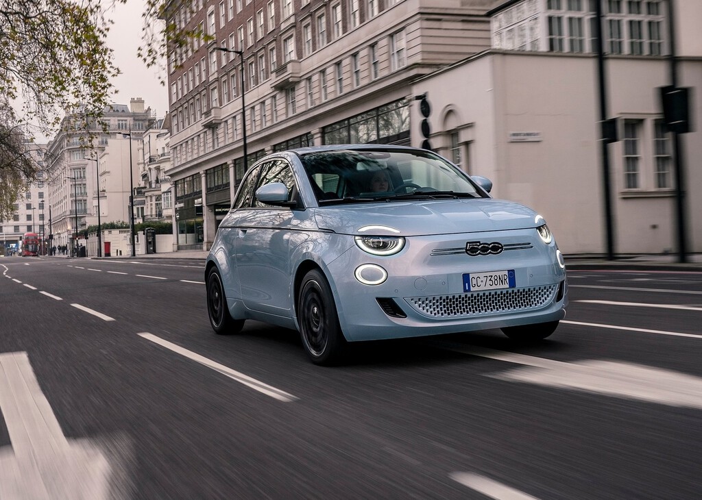 Coches eléctricos más pequeños: guía con los mejores coches para moverse por ciudad