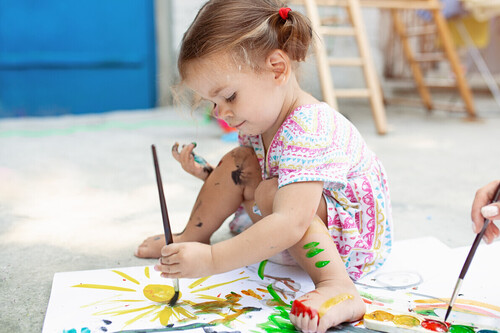 Cinco beneficios del arte en la infancia y recursos para acercarlo a los niños