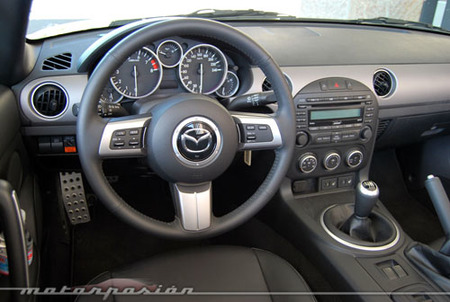 Mazda MX-5 Roadster Coupe