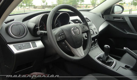 Mazda3 1.6 CRTD 115 cv volante y pomo de la palanca de cambio de cuero