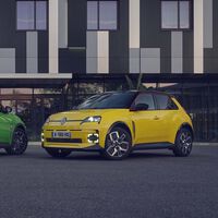 El Renault 5 es la gran oportunidad de Renault para dominar los coches eléctricos. Casi todos los que han vendido en menos de un año tienen que ir al taller: se pueden quedar bloqueados