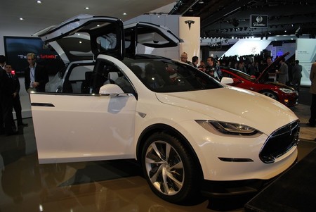 Tesla Model X Naias