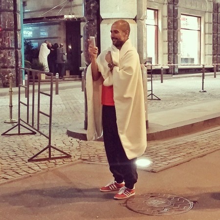 Pep Guardiola, el tipo de la manta...