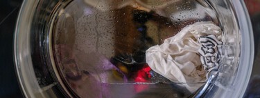 Los expertos en limpieza coinciden: "Un exceso de detergente en la lavadora hace que la ropa quede más sucia, huela peor y quede acartonada"