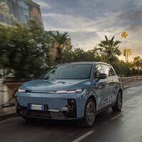 Probamos el Leapmotor B10: el SUV eléctrico chino de Stellantis es un smartphone con ruedas que me ha sorprendido porque gasta aún menos de lo que promete