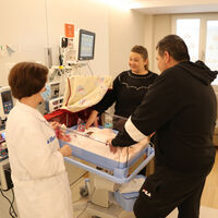 'Como en casa': el hospital Vall d'Hebron de Barcelona estrena un espacio en neonatología para las familias de bebés ingresados