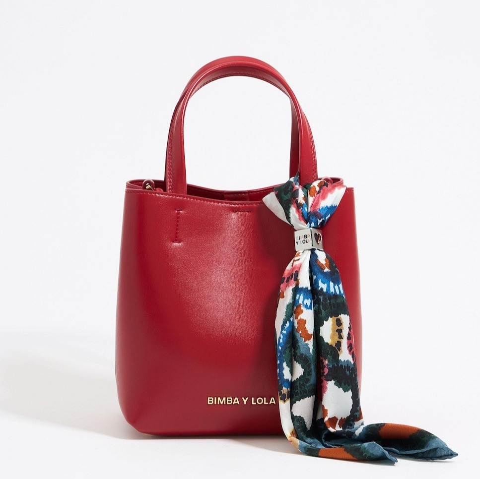 Bimba y Lola
Pañuelo de mujer para bolso con charm metálico