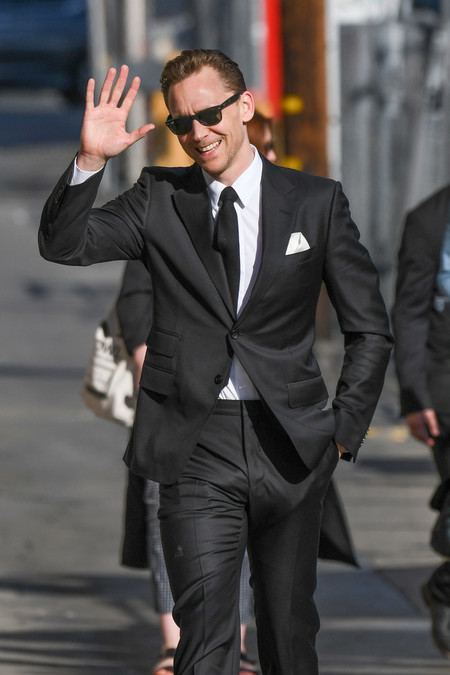 Tom Hiddleston viste como el perfecto James Bond para el programa de Jimmy Kimmel