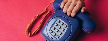 La Gen Z siente nostalgia por lo que no vivió y se está notando en una cosa: el regreso del teléfono fijo