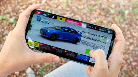 右トリガーにアクセル、左トリガーにブレーキ、このシンプルなジェスチャーによりゲームプレイが容易になります