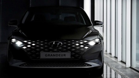 El Hyundai Grandeur enseña parte de sus encantos: nuevo diseño exterior y cuadro de mandos 100% digital