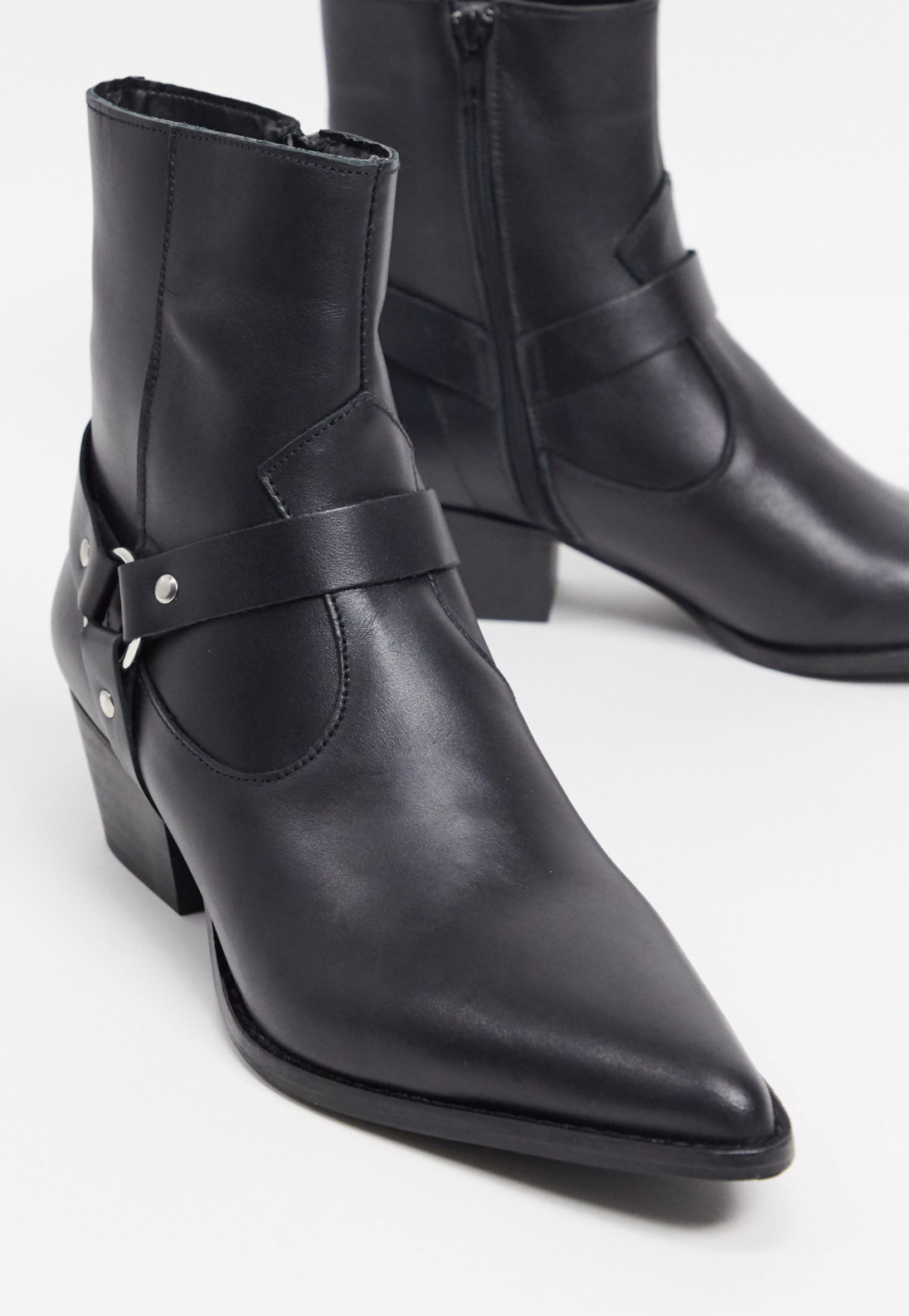 Botas estilo western de cuero con detalle de arnés en negro de Depp