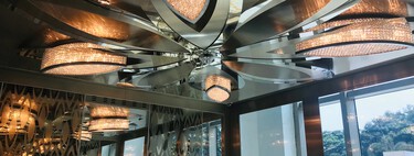 Las alucinantes dimensiones del ascensor más grande del mundo: suficiente espacio para llenar un autobús urbano