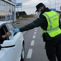 Cuándo hay que llevar mascarilla en el coche y el (casi improbable) caso en el que te podrían multar por ello
