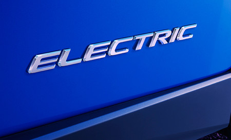 Toyota por fin entra en el mercado del coche eléctrico, y Lexus se encargará de presentar su primera alternativa real