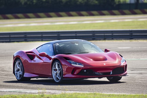 Probamos el Ferrari F8 Tributo en Fiorano: un superdeportivo que enamora a cualquiera con sus 720 CV
