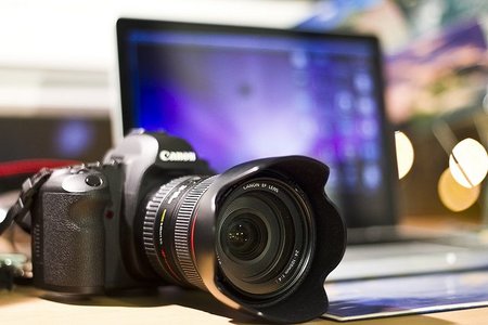 Posible colaboración entre Canon y Apple ¿qué nos tienen reservado estas dos marcas?