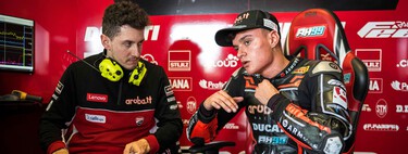 Hablamos con Adrián Huertas, un "enamorado" de la Ducati que va a por el WSSP: "Corro en moto para ganar, si no me iría con mi padre al taller"