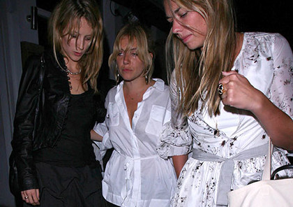 Sienna Miller de celebración con borrachera