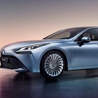 El coche de hidrógeno Toyota Mirai se renueva este año en Europa con 500 km de autonomía y... pocos puntos para repostar
