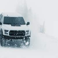 Ken Block y la nueva Ford Raptor saben cómo divertirse en temporada de nieve