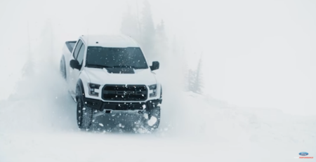 Ken Block y la nueva Ford Raptor saben cómo divertirse en temporada de nieve