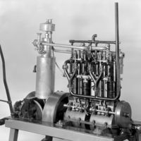 El primer motor de cuatro cilindros en el mundo cumple 130 años