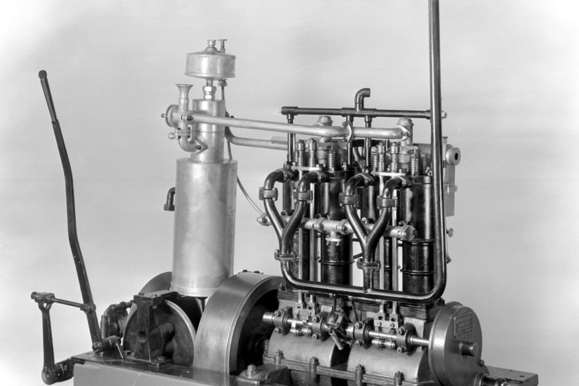 El primer motor de cuatro cilindros en el mundo, cumple 130 años El primer motor de cuatro cilindros en el mundo, cumple 130 años