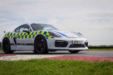 La policía de Norfolk, en Inglaterra, estrena un Porsche Cayman GT4