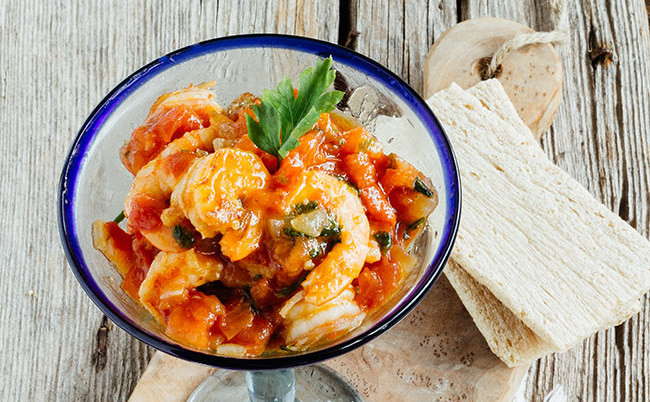 Cóctel de langostinos en salsa sriracha: receta para amantes del picante