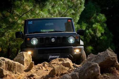 Suzuki Jimny, al volante de un todoterreno de bolsillo, no apto para 'posers' y capaz como los grandes