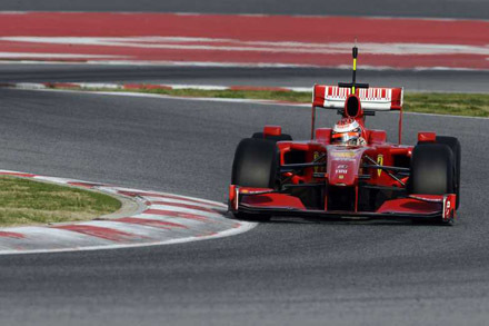 Kimi Raikkonen toma el mando en Barcelona