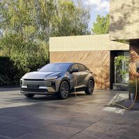 El Toyota C-HR+ juega la fórmula perfecta para ser un superventas: 36.500 euros (antes de ayudas) sin renunciar a 400 km de autonomía