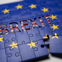May acorralada: las nuevas piezas de Bruselas en el puzle del Brexit pueden hacer saltar todo por los aires